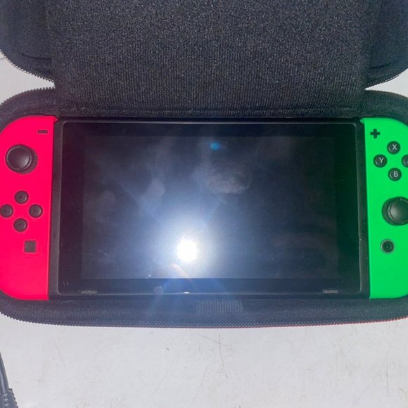 Nintendo Switch - Picture 2 of 7